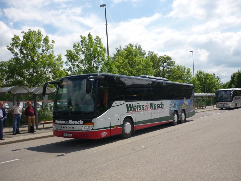 Setra S 417 UL der Fa. Weiss&Nesch auf dem Parkplatz in Sindelfingen.Am 01.06.2010