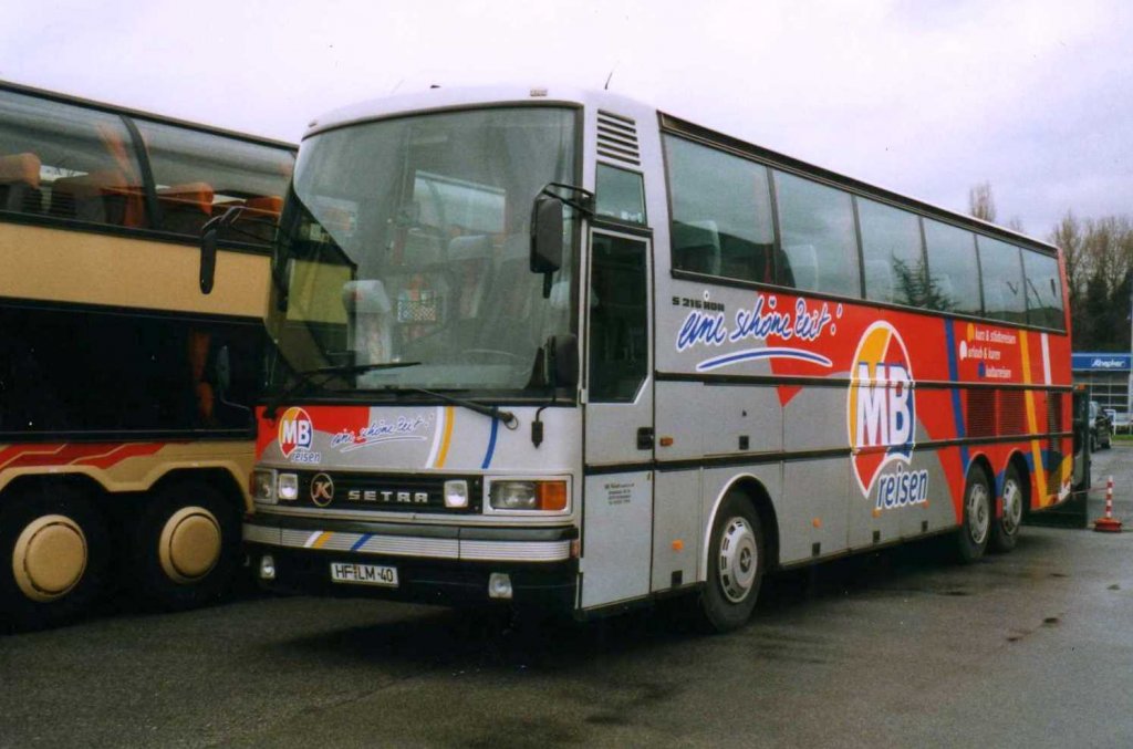 Setra S215 HDH, aufgenommen im Mrz 2001 im GWZ der Neoplan NL in Oberhausen.