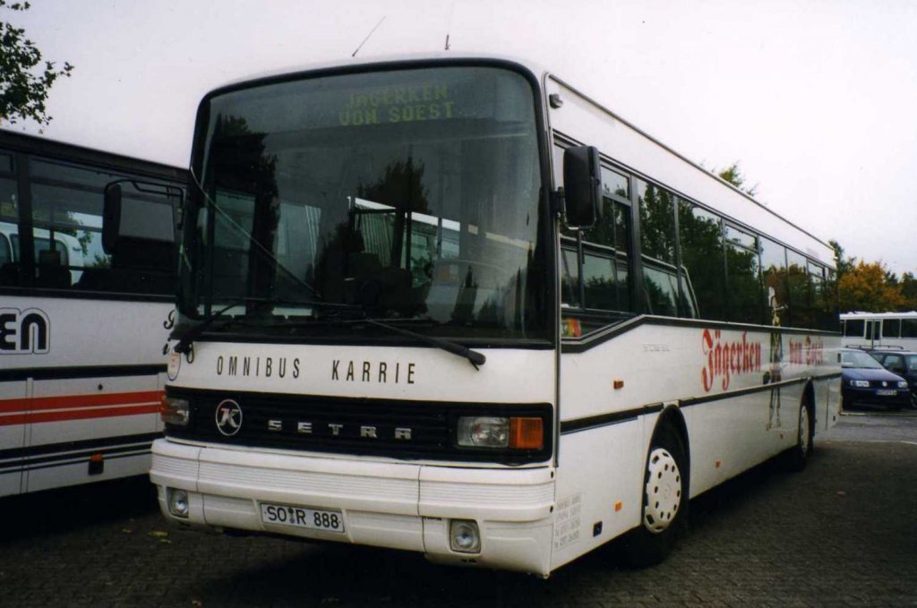 Setra S215 SL, aufgenommen im November 1999 auf dem Parkplatz der Westfalenhallen in Dortmund.
