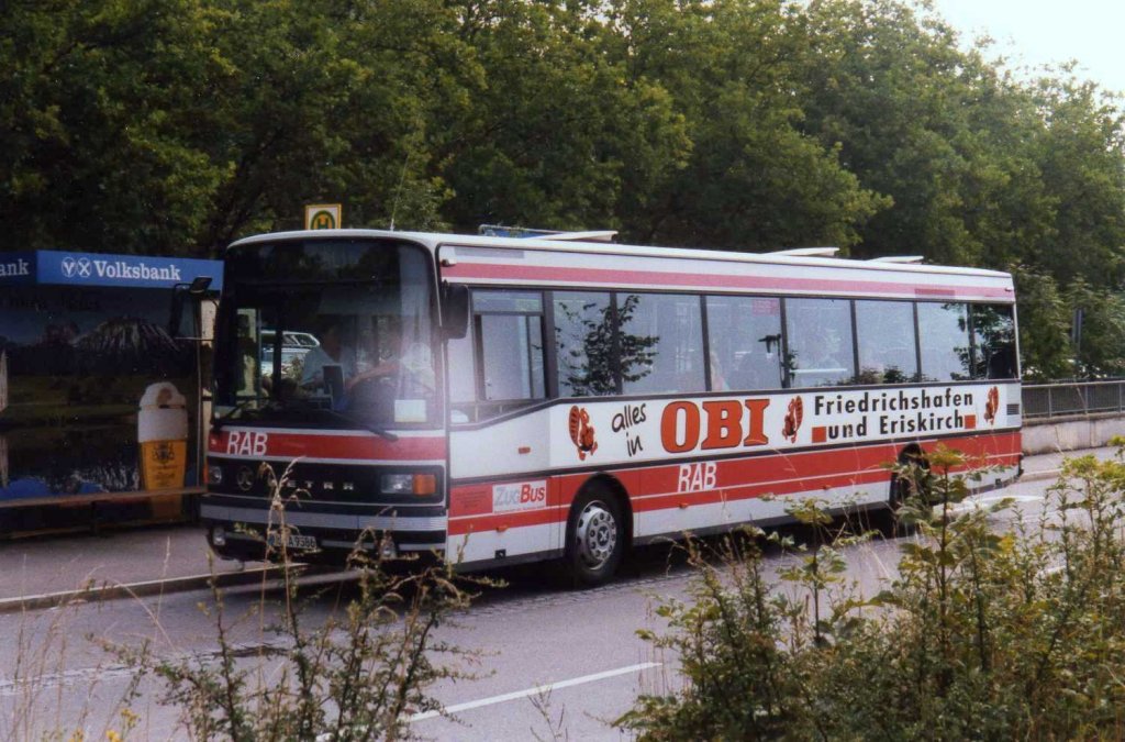 Setra S215 SL der RAB, aufgenommen im August 1996 in Meersburg.
