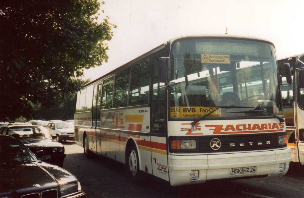 Setra S215 UL, aufgenommen im September 1994 auf dem Parkplatz der Westfalenhallen in Dortmund.