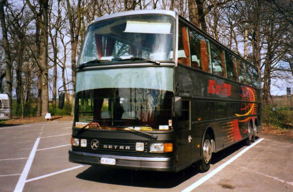 Setra S216 HDS, aufgenommen im Mrz 1997 am Schloss Sanssouci.