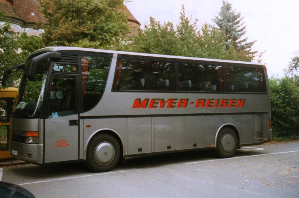 Setra S309 HD, aufgenommen im September 1998 in der Nhe von Freiburg.