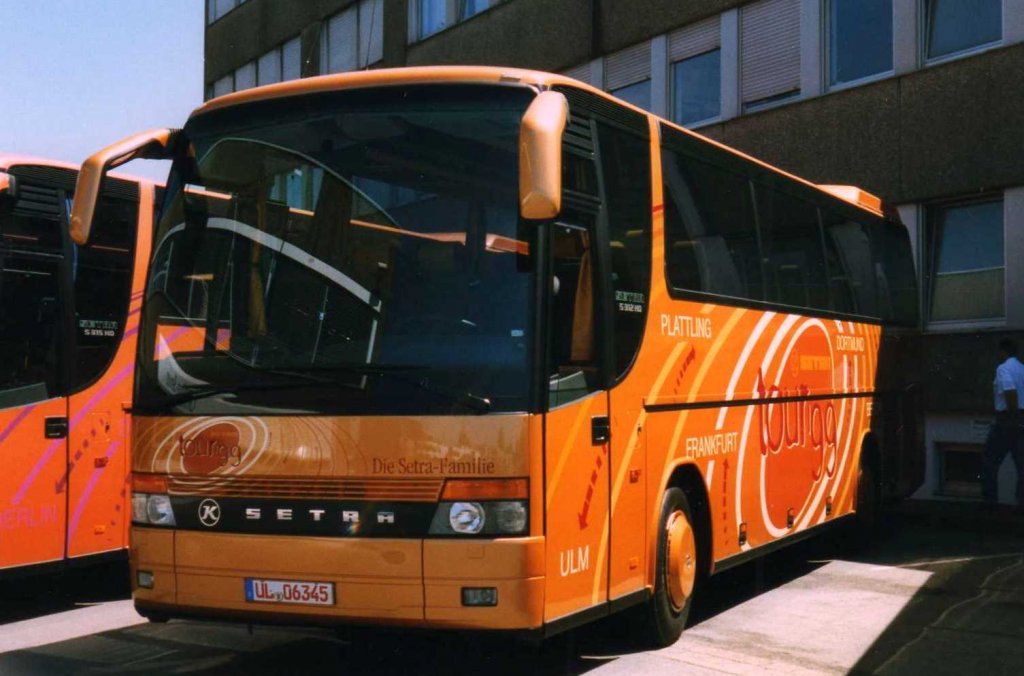 Setra S312 HD, aufgenommen im Juni 1999 whrend der Setra Tour 1999 in der Evobus NL Dortmund.