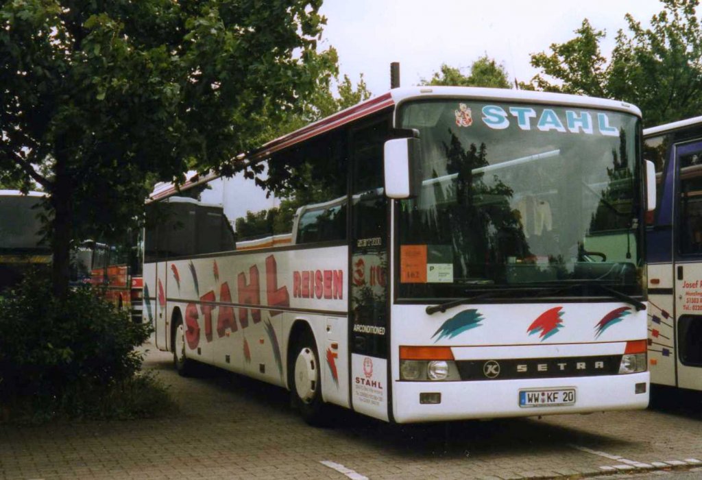 Setra S315 H, aufgenommen im August 1998 auf dem Parkplatz der Westfalenhallen in Dortmund.