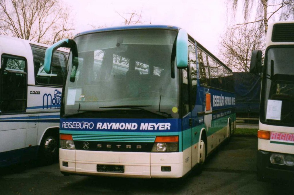Setra S315 HD, aufgenommen im November 2002 im GWZ der Evobus NL Dortmund.