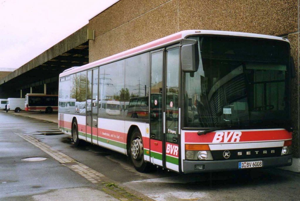 Setra S315 NF, aufgenommen im Mai 2001 auf dem Gelnde der Evobus NL in Dortmund.