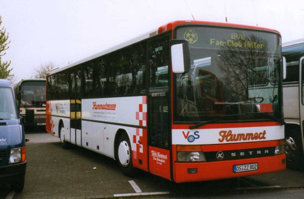 Setra S315 UL, aufgenommen im April 1999 auf dem Parkplatz der Westfalenhallen in Dortmund.