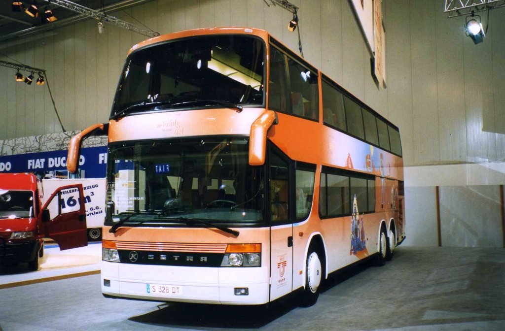 Setra S328 DT, aufgenommen auf der IAA 1998 in Hannover.