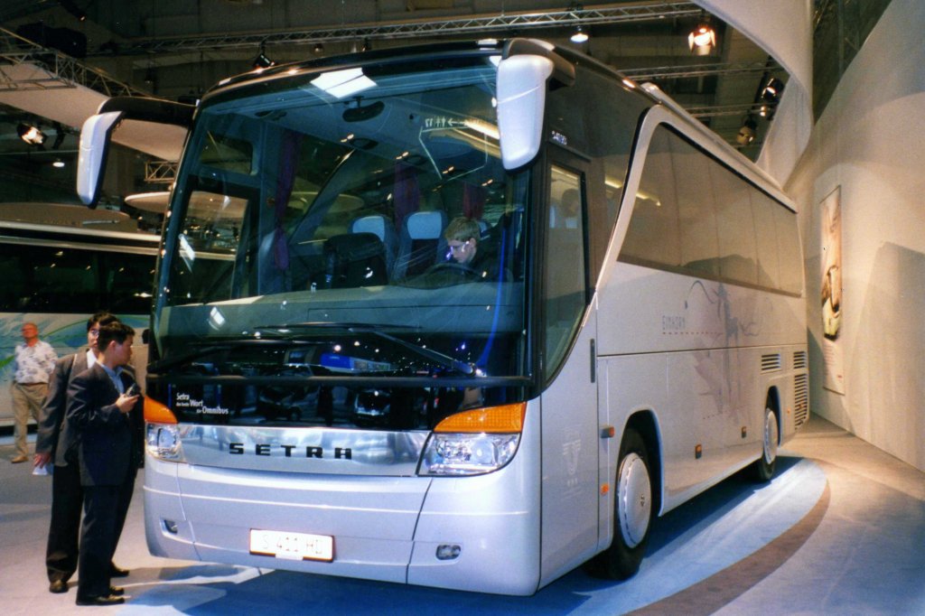 Setra S411 HD, aufgenommen auf der IAA 2002 in Hannover.