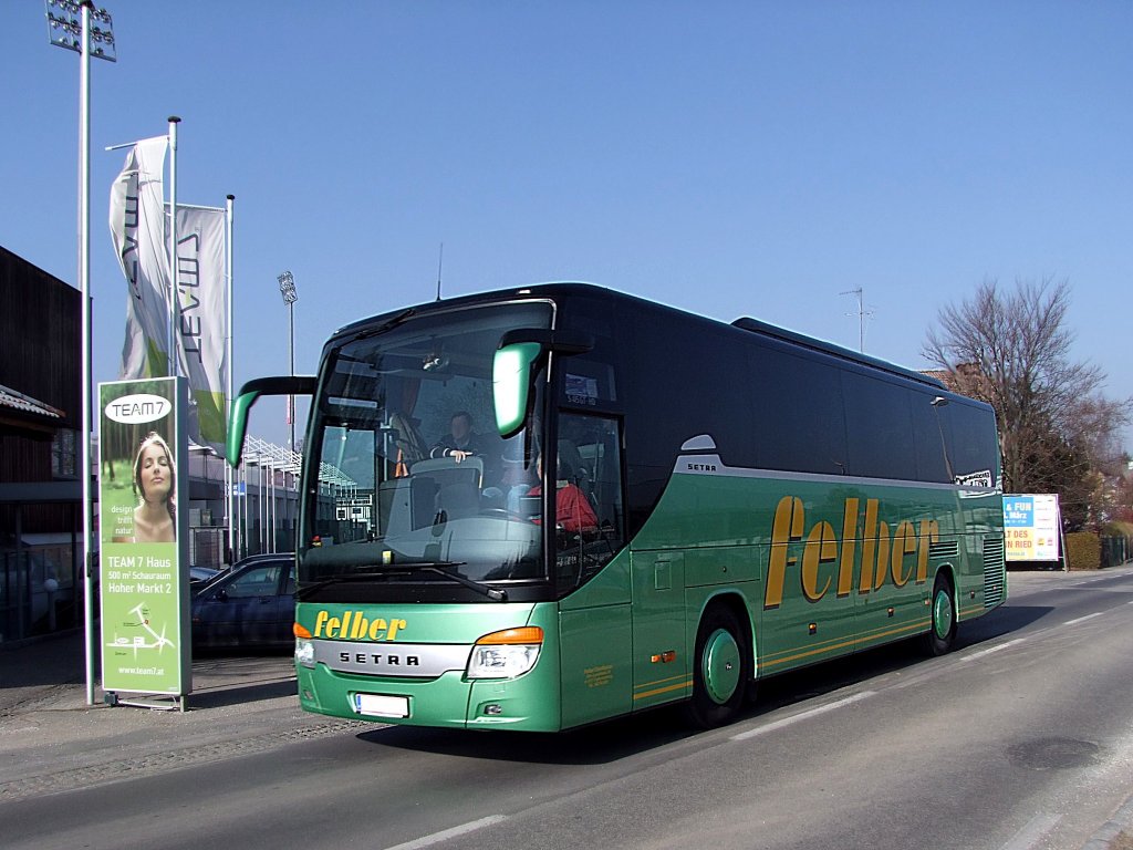 SETRA S415GT-HD von felber-Reisen durchfhrt das Rieder Stadtgebiet;110304