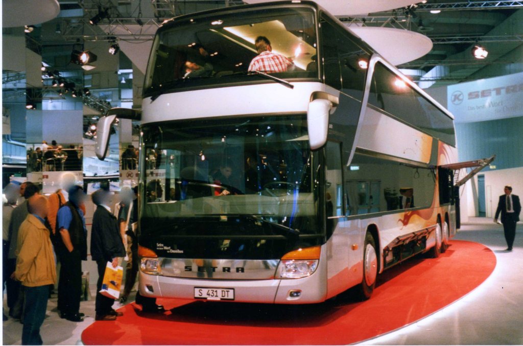 Setra S431 DT auf der IAA 2002in Hannover