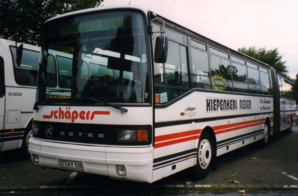 Setra SG221 UL, aufgenommen im November 1999 auf dem Parkplatz der Westfalenhallen in Dortmund.
