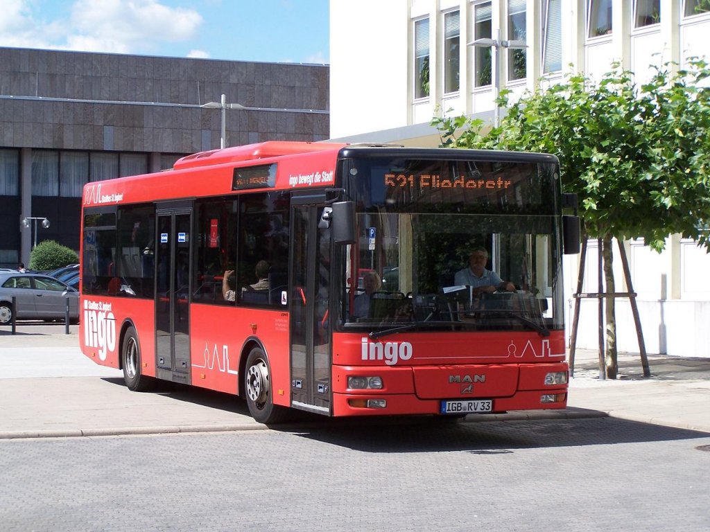 Sieben kleine NM 223 dienen auf dem Ingobus. Hier Wagen 33 am 11/07/11.