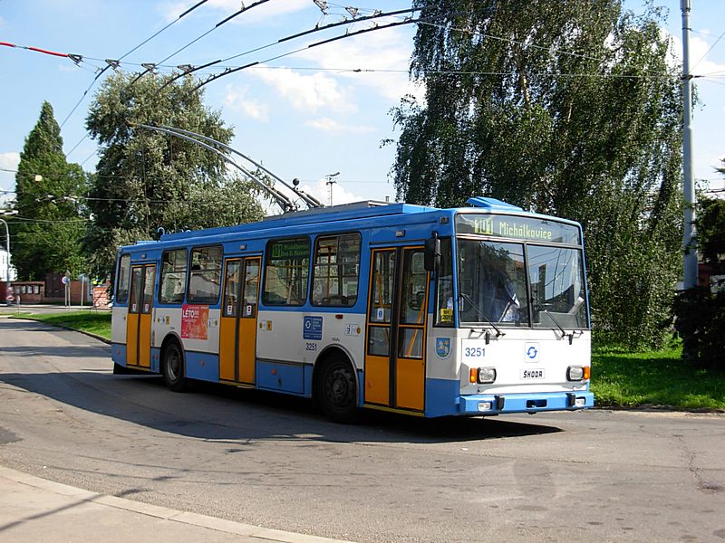 Skoda 14Tr, #3251 DPO Ostrava, 11.08.2010, Ostrava Hauptbahnhof