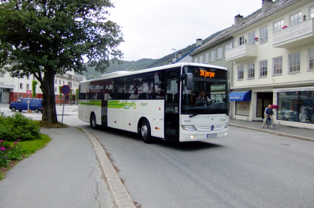 Skyss, verantwortlich fr den Regionalverkehr im Norwegischen Hordaland, ist das einzige mir bekannte Unternehmen in Norwegen, das Integros im Linienverkehr einsetzt. Einer der Wagen erreicht auf diesem Bild gerade aus Gudvangen kommend das Ortszentrum von Vossevangen. 