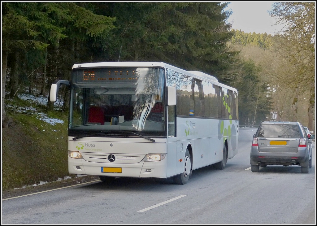 (SL 5011)  Auf den trockenen Straen wirbelt dieser M-B Integro  der Firma Ross (Sales Lentz Group) sehr viel Salz staub auf, gesehen in der Nhe von Wiltz am 21.02.2013.