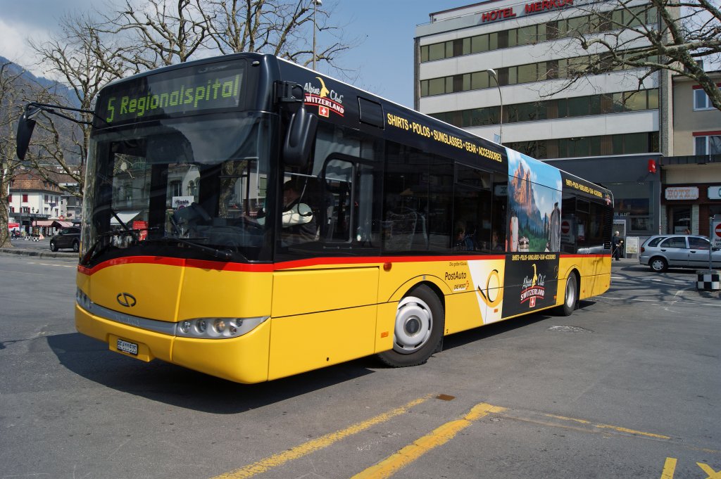 Solaris Bus auf der Linie 5 am Bahnhof Interlaken West. Die Aufnahme stammt vom 13.04.2010.