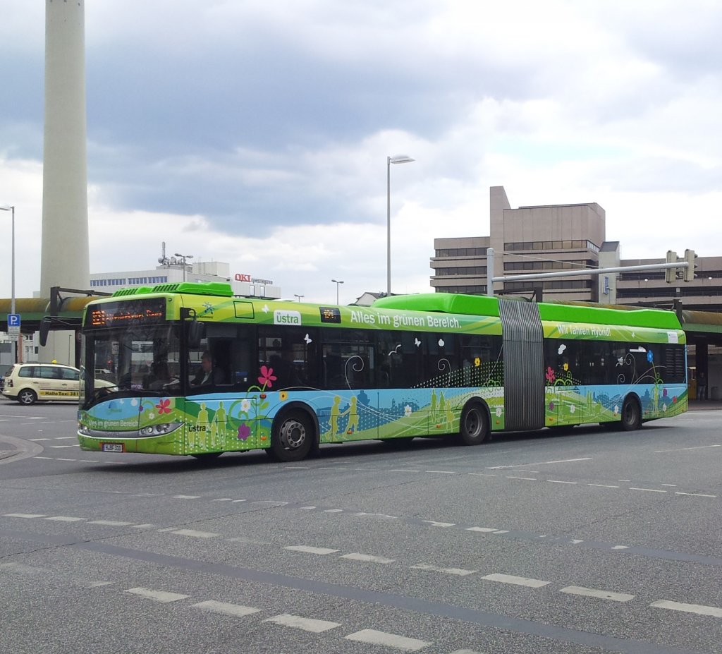 Solaris Hybrid der stra in Hannover am 19.04.2012.