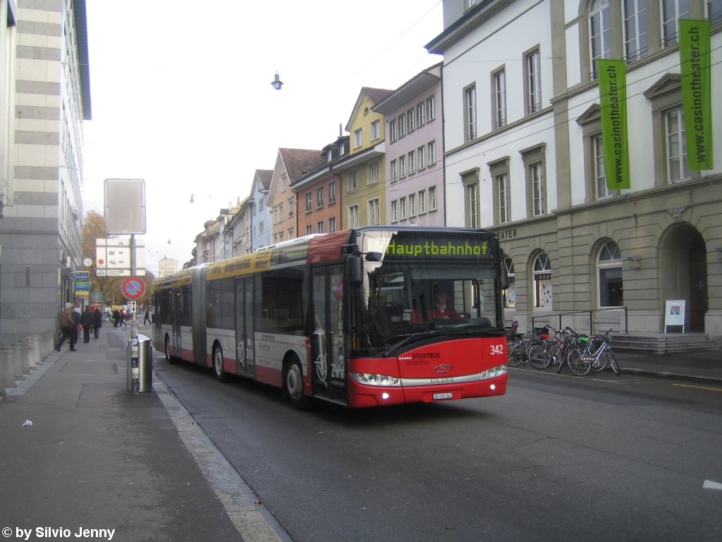 Solaris Nr. 342 verlsst am 12.11.09 die Haltestelle Schmidgasse, und wird nicht mehr weit zu seiner Endstation, dem Hauptbahnhof haben.