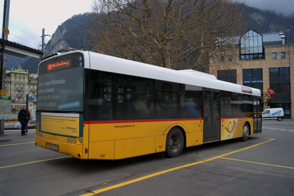 Solaris Postauto am Bahnhof Interlaken West. Die Aufnahme stammt vom 13.04.2012.