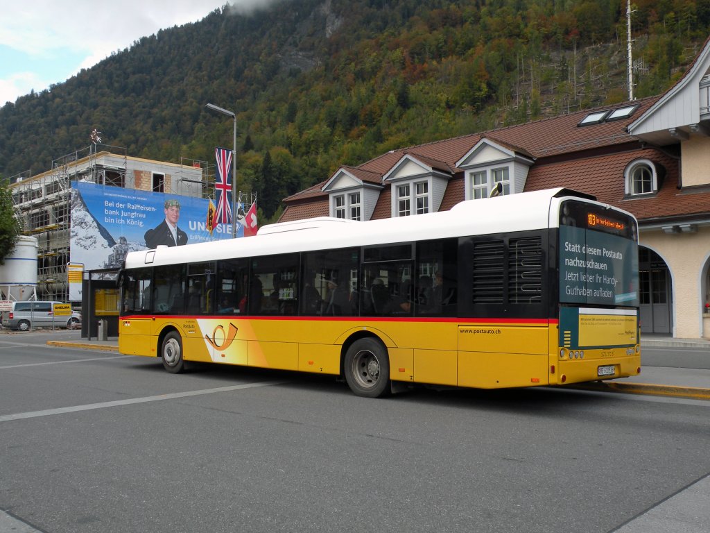 Solaris Postauto auf der Linie 103 nach Interlaken west am Bahnhof Interlaken Ost. Die Aufnahme stammt vom 13.10.2011.