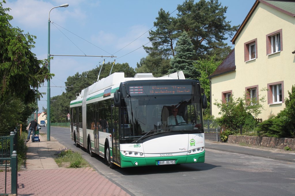 Solaris Trollino 18AC, Obus 053 der BBG-Eberswalde in Nordend am 21.05.2011