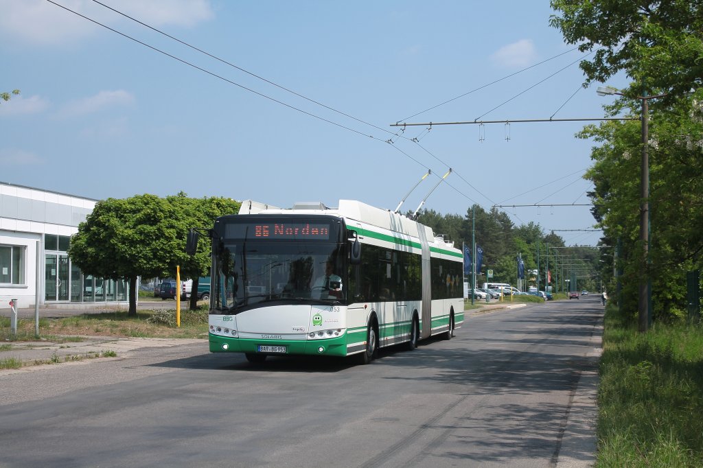 Solaris Trollino 18AC, Obus 053 der BBG-Eberswalde in Nordend am 21.05.2011