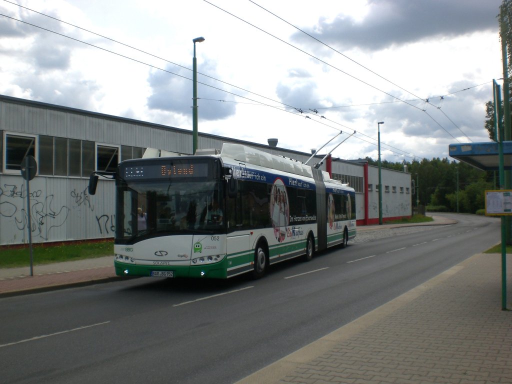 Solaris Trollino auf der Linie 862 nach Ostend an der Haltestelle Waldhuschen.