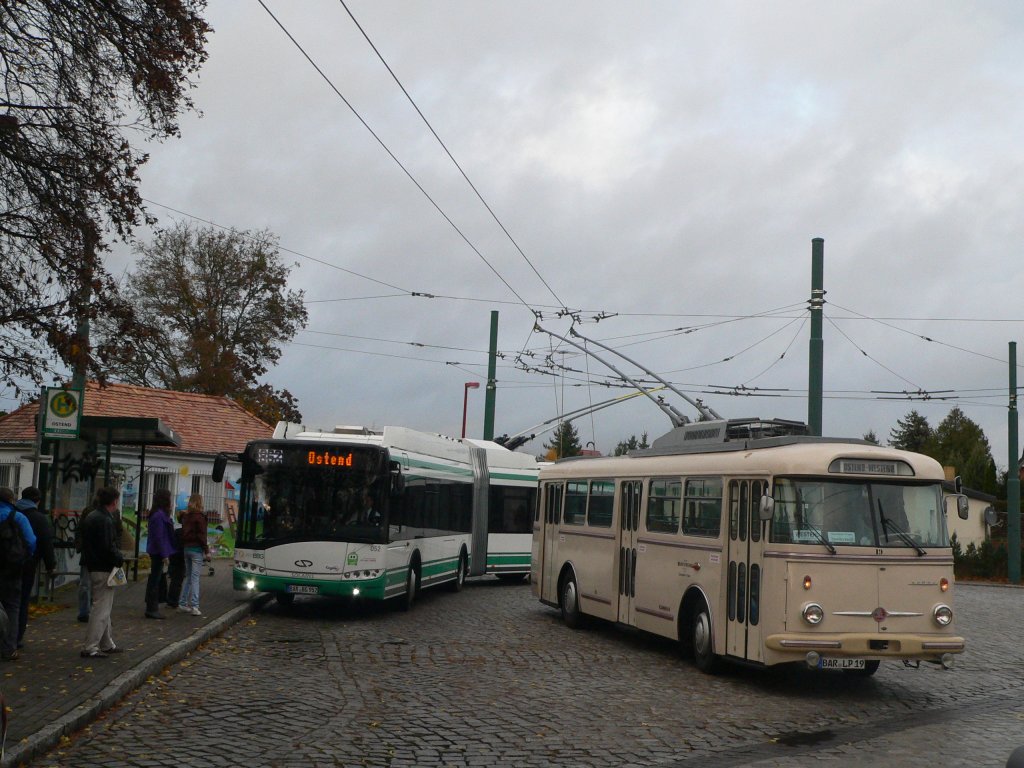 Solaris Trollino und Skoda 9Tr in Eberswalde Ostend anlsslich des 70-jhrigen Bestehens und Einsatzes der neuen Solaris-Busse am 6.11.2010.