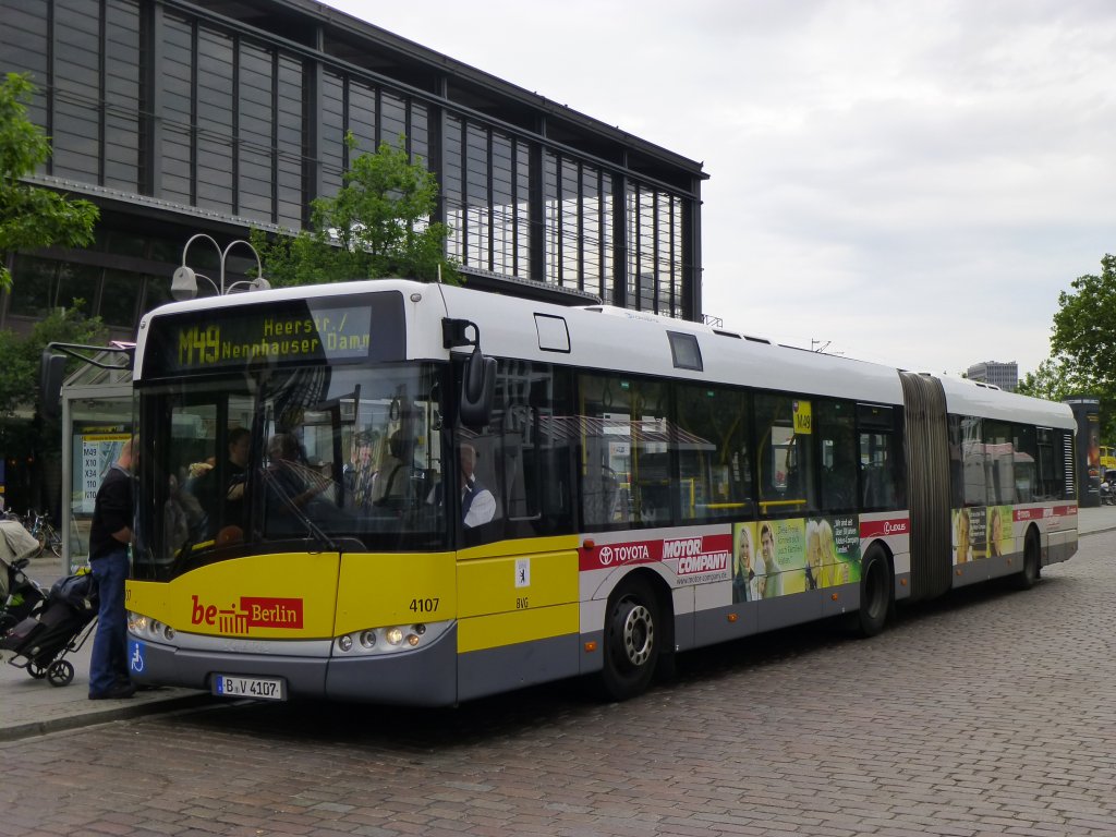 Solaris Urbino 18  BVG  B-V 4107, Berlin 08.06.2013