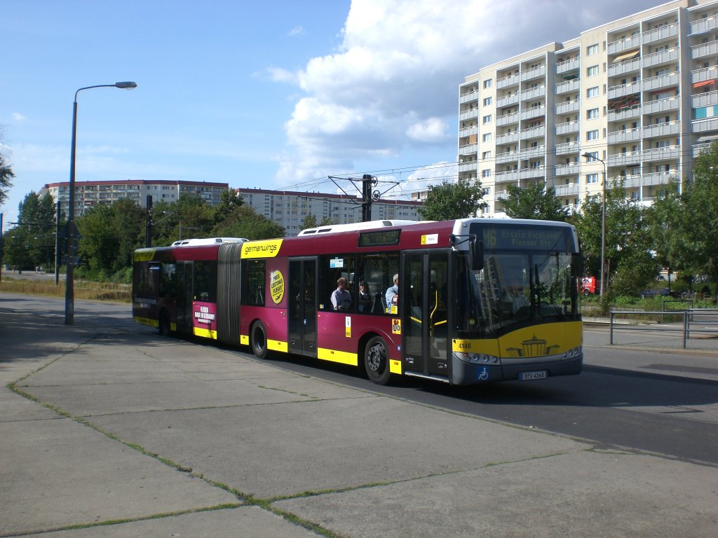 Solaris Urbino als SEV fr die Straenbahnlinie M6 zwischen S-Bahnhof Marzahn und Betriebshof Marzahn an der Haltestelle Marzahn Jan-Petersen-Strae.