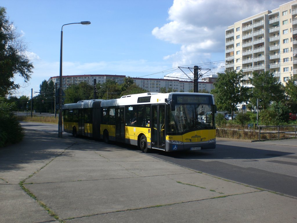 Solaris Urbino als SEV fr die Straenbahnlinie M6 zwischen S-Bahnhof Marzahn und Betriebshof Marzahn an der Haltestelle Marzahn Jan-Petersen-Strae.