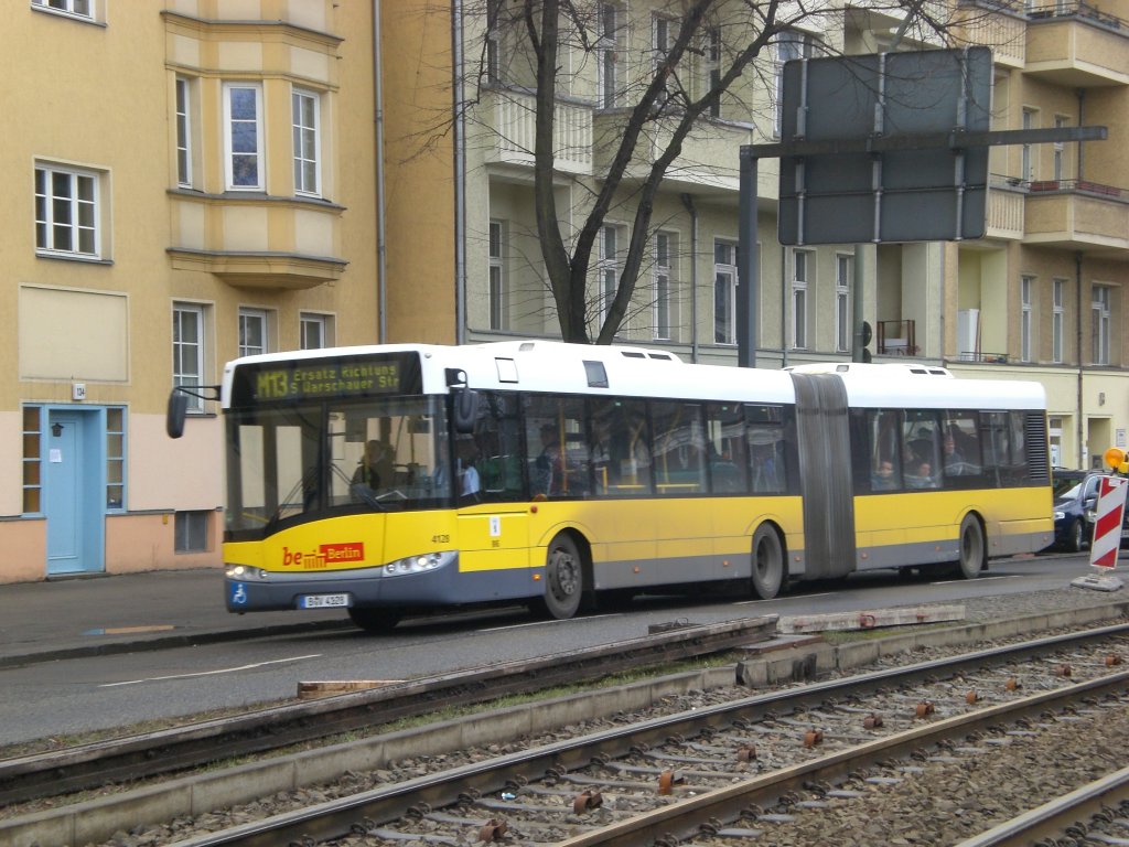 Solaris Urbino als SEV fr die Straenbahnlinie M13 zwischen Weiensee Berliner Allee/Indira-Ghandi-Strae und Prenzlauer Berg Prenzlauer Allee/Ostseestrae.