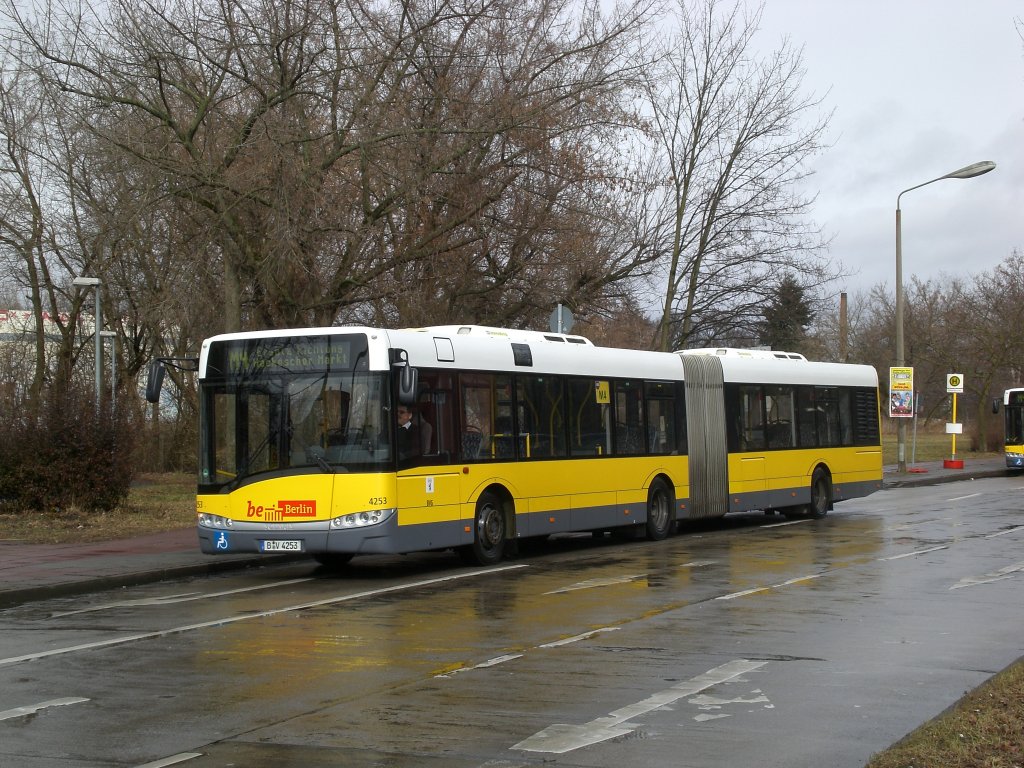 Solaris Urbino als SEV fr die Straenbahnlinie M4 zwischen Weiensee Sulzfelder Strae und Prenzlauer Berg Greifswalder Strae/Danziger Strae an der Haltestelle Weiensee Buschallee/Hansastrae.