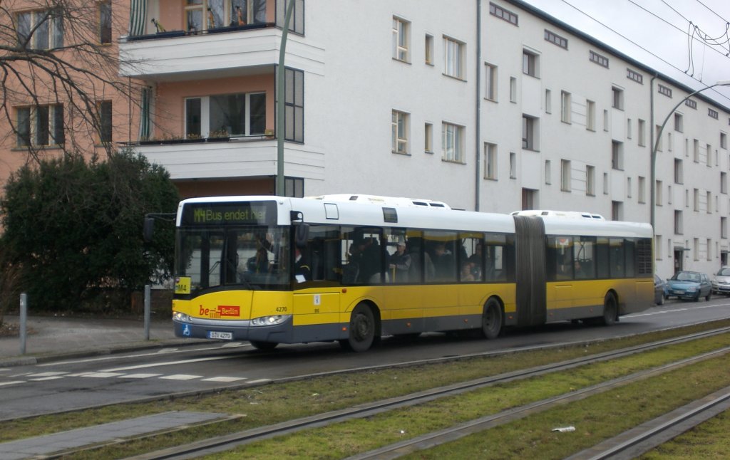 Solaris Urbino als SEV fr die Straenbahnlinie M4 zwischen Weiensee Sulzfelder Strae und Prenzlauer Berg Greifswalder Strae/Danziger Strae.