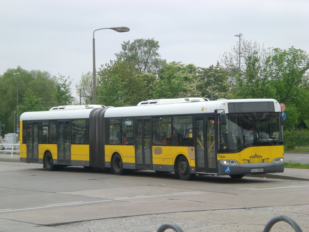 Solaris Urbino als SEV fr die Straenbahnlinie M6 zwischen S-Bahnhof Marzahn und Lichtenberg Hohenschnhauser Strae/Weienseer Weg.