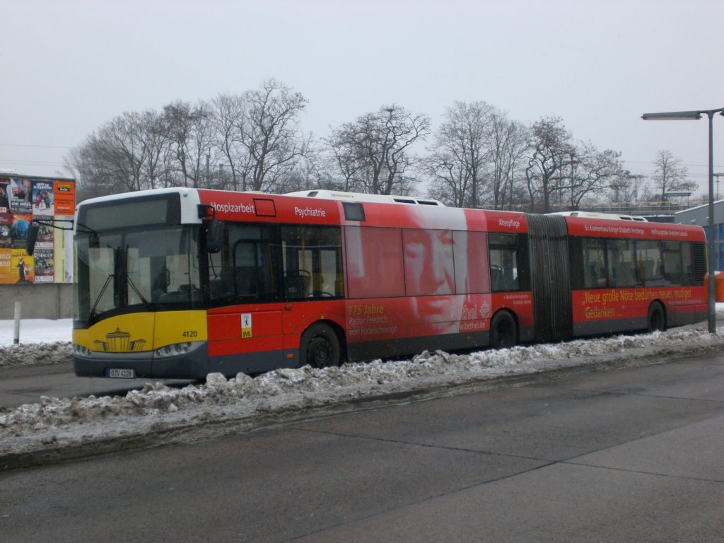 Solaris Urbino auf der Linie 109 nach Flughafen Tegel an der Hertzallee.