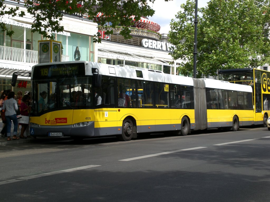 Solaris Urbino auf der Linie 109 nach Flughafen Tegel am U-Bahnhof Kurfrstendamm.