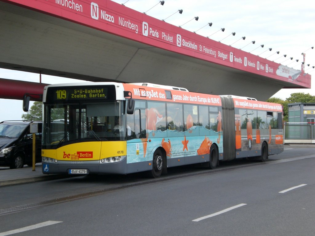 Solaris Urbino auf der Linie 109 nach S+U Bahnhof Zoologischer Garten am Flughafen Tegel.
