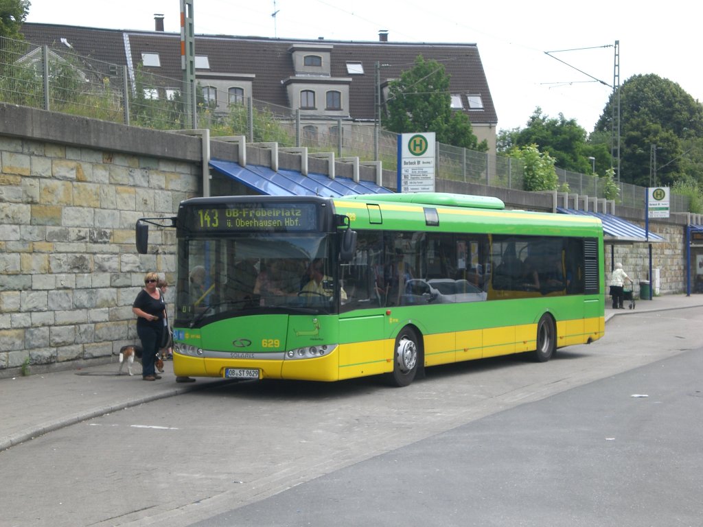 Solaris Urbino auf der Linie 143 nach Oberhausen Frbelplatz am S-Bahnhof Essen-Borbeck.(3.7.2012) 


