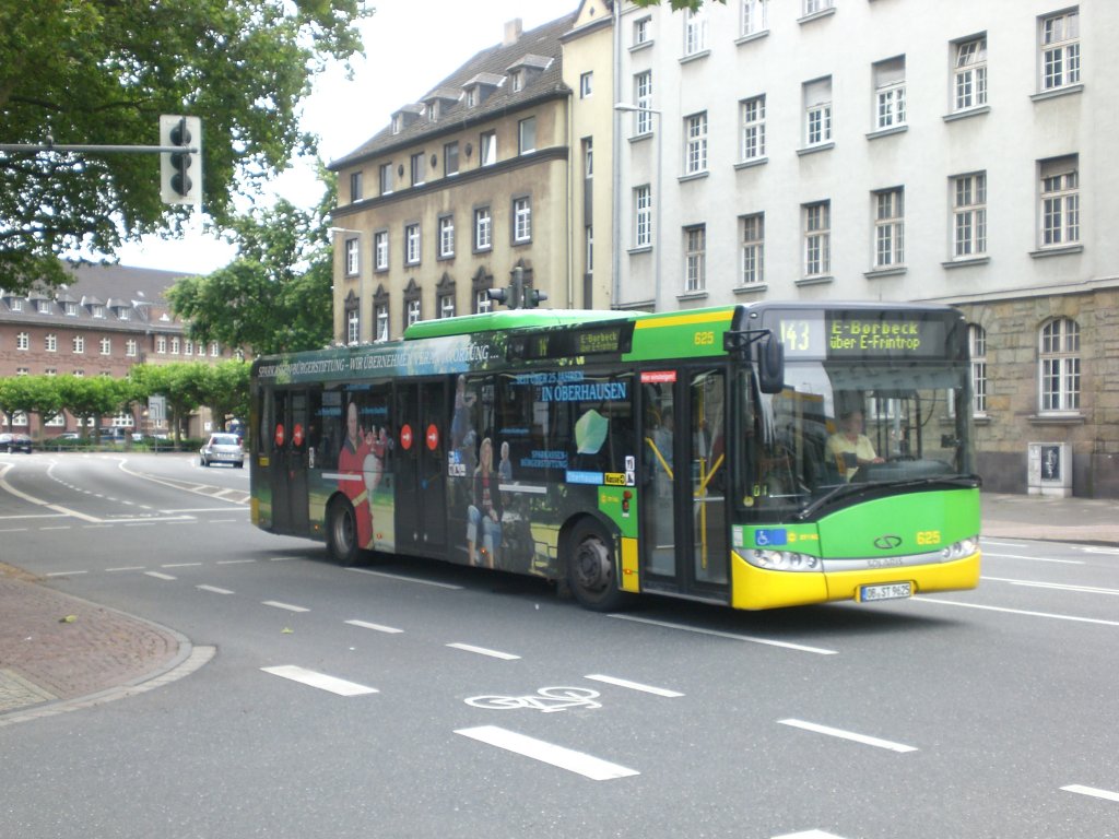 Solaris Urbino auf der Linie 143 nach S-Bahnhof Essen Borbeck am Hauptbahnhof Oberhausen.(18.7.2012) 