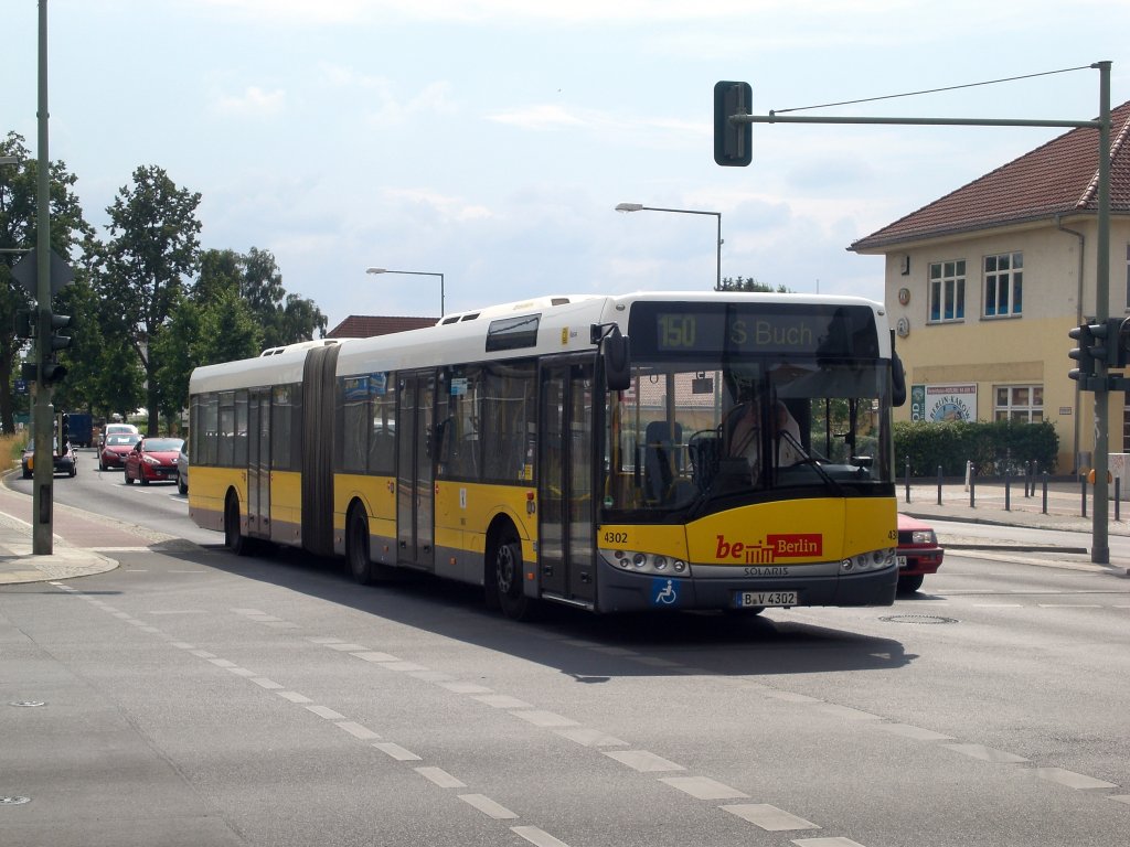 Solaris Urbino auf der Linie 150 nach S-Bahnhof Buch an der Haltestelle Karow Bucher Chaussee/Achillesstrae.