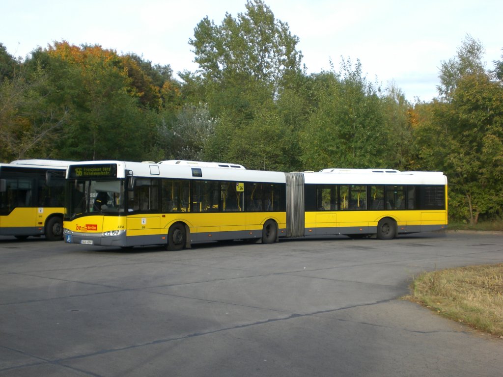 Solaris Urbino auf der Linie 156 nach Prenzlauer Berg Michelangelostrae an der Haltestelle Weiensee Stadion Buschallee/Hansastrae.(19.10.2012) 