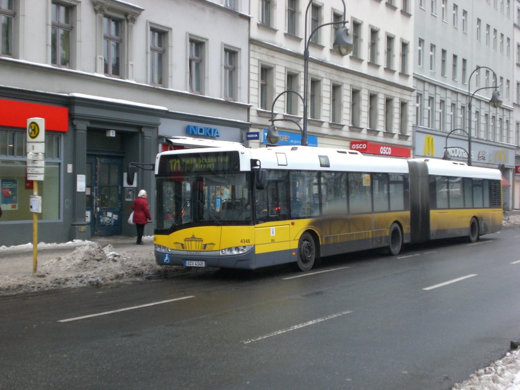 Solaris Urbino auf der Linie 171 nach Flughafen Schnefeld am U-Bahnhof Hermannplatz.