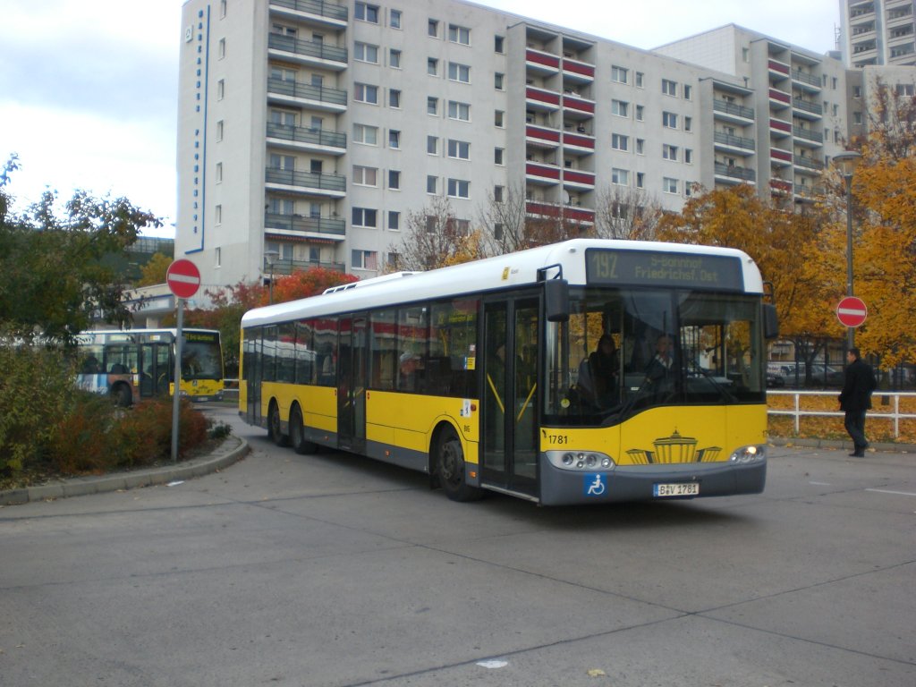 Solaris Urbino auf der Linie 192 nach S-Bahnhof Friedrichsfelde Ost am S-Bahnhof Marzahn.