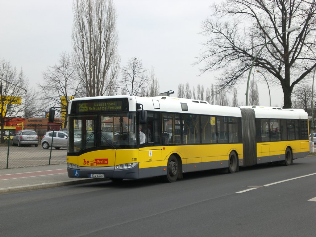 Solaris Urbino auf der Linie 255 nach Weiensee Schwarzelfenweg an der Haltestelle Weiensee Nlerstrae/Feldmannstrae.