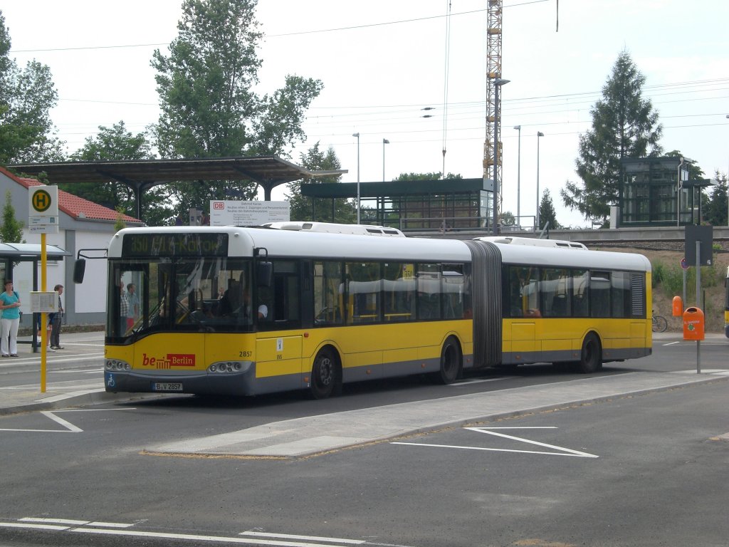 Solaris Urbino auf der Linie 350 nach Alt-Karow am S-Bahnhof Karow.