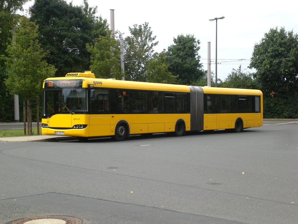 Solaris Urbino auf der Linie 66 nach Lockwitz an der Haltestelle Coschtz.(28.7.2011)