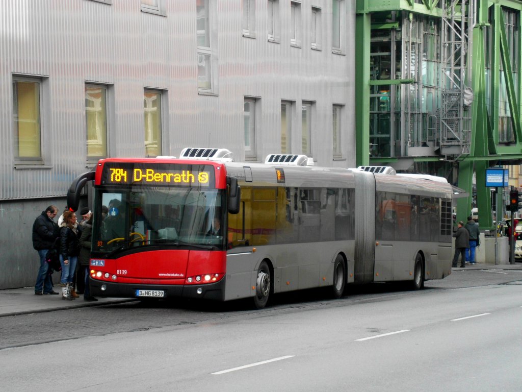 Solaris Urbino auf der Linie 784 nach S-Bahnhof Dsseldorf-Bennrath an der Haltestelle Wuppertal Vohwinkel Schwebebahn.(7.2.2013) 